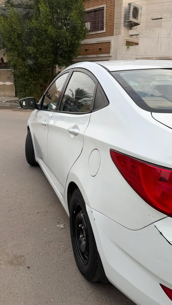 أكسنت للبيع موديل 2017 بلو ..سونر مرفق بل منشور
المحرك الكبير: 1600cc (أقوى سحب وعزم بالأكسنت).

الفئة:  خليجي الشركه العامه

(فول مواصفات مقفله للاخير ) البلو ام القطرتين

الأمان والراحة: نظام ABS، تبريد ثلج، وداخلية بحالة المصنع.

السياره رقم بغداد الجديد بسمي هزه وسنويه جدد 

 حداديه اماميه وخلفيه جديده تخم تايري جديد باتري جديد 

💰 السعر: 105 وبيه مجال 

📞 للتواصل مباشرة:***********

"تعال وافحص وين ما يعجبك مكان بغداد العلام قرب جامع علي سجاد
