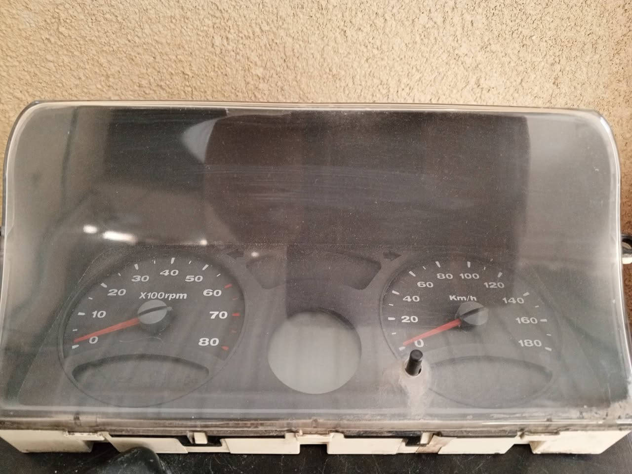 تاير سايبة وعينة سايبة ثنين 25الف قفل بصرة
