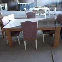 بالة منزلية • مائدة طعام • نضيف