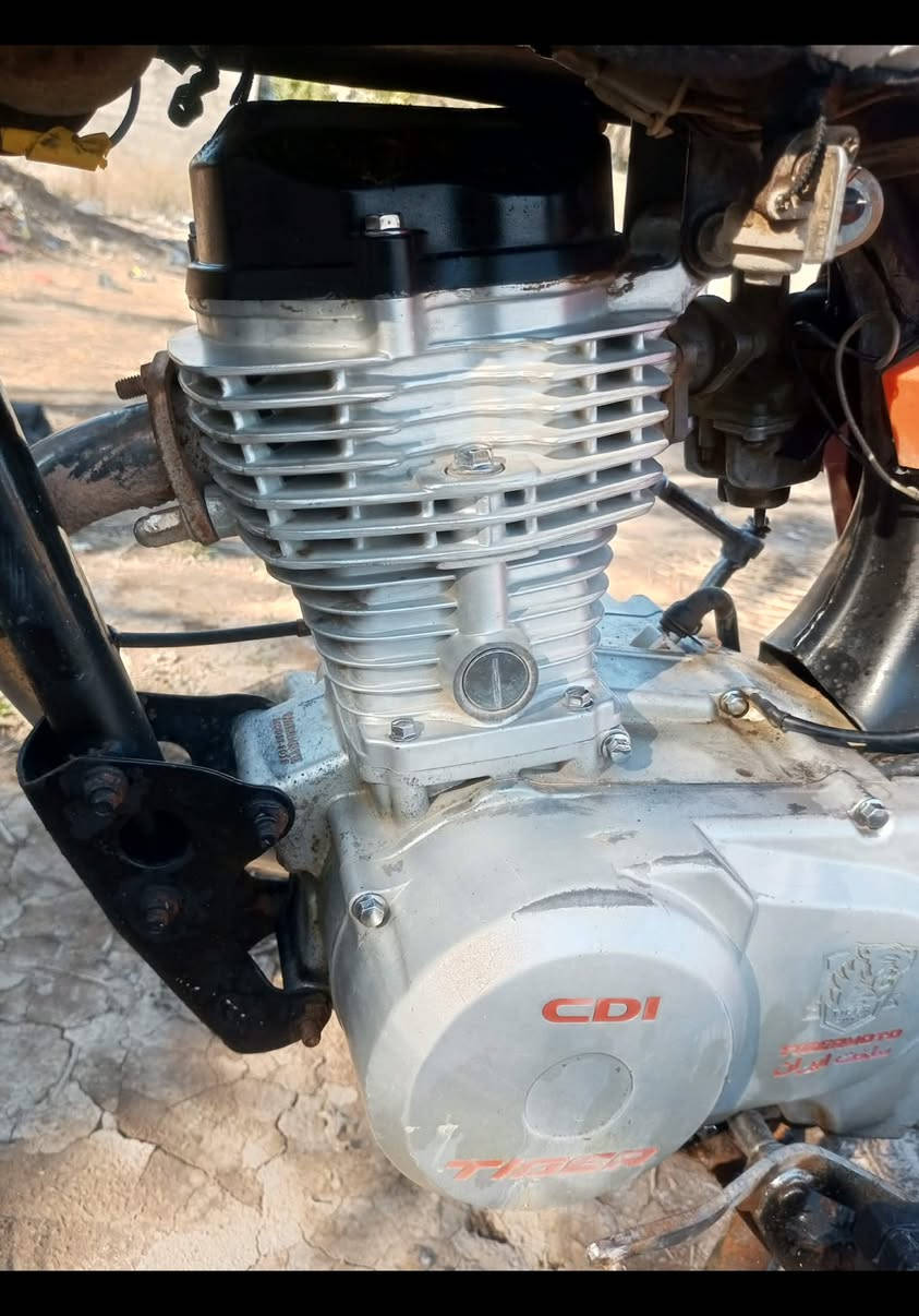 السلام عليكم ،للبيع موديل19،اصولي اوراق كامله محرك ماممدوده عليه سبانه كهربائيات شغاله ،،نقصها بس باتري وشاير ليوره فقط ،السعر 350وبيها مجال قليل العنوان صويرة خلف محطة الشيخ،***********
