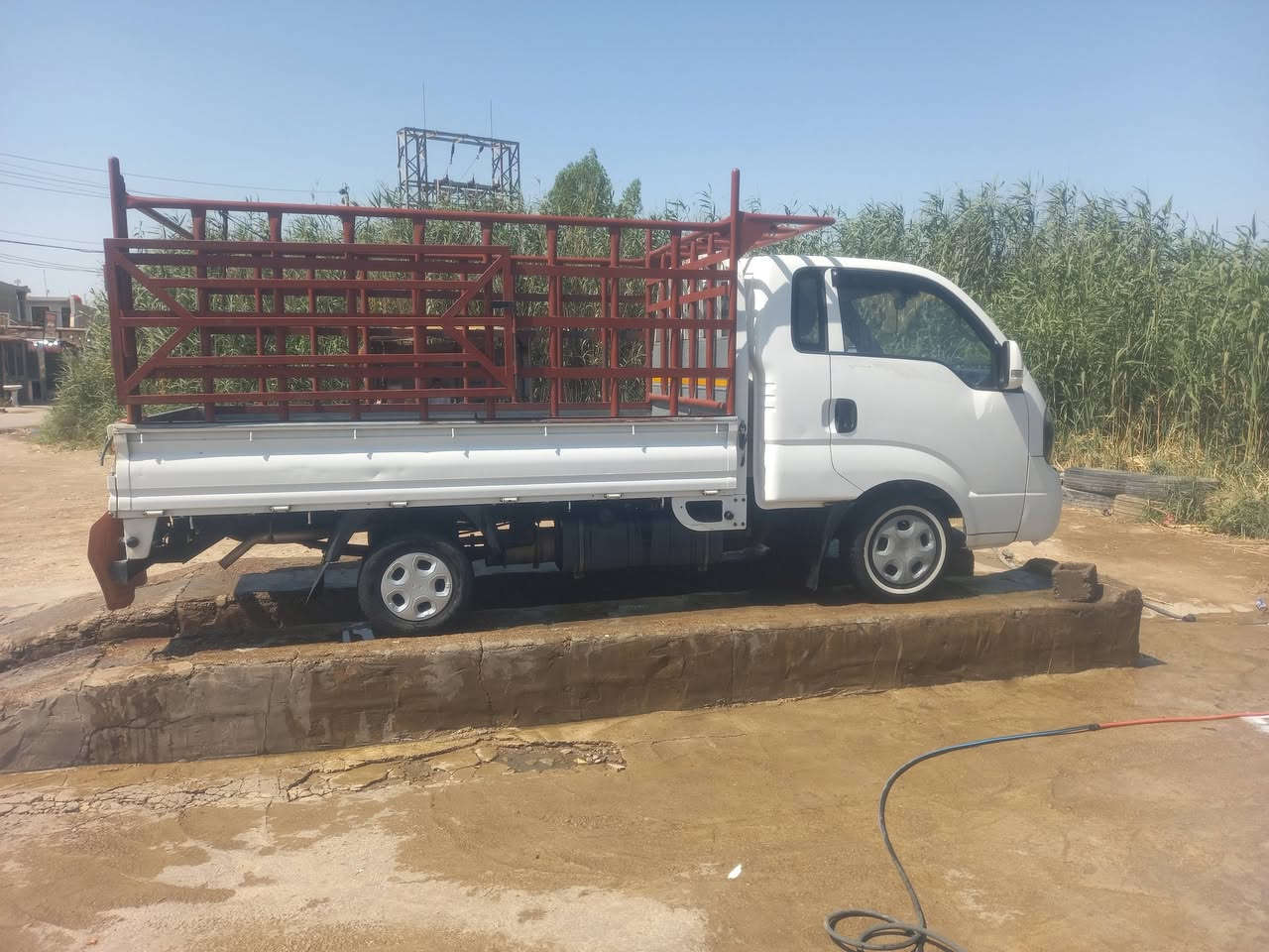 السلام عليكم كيا ١٨ كفاله عامه فقط رصعه بل بدي والتبريد نقص غاز وقايش السعر ١٢٥ وبيها مجال  بسيط الاتصال عنوان واسط العزيزيه الاتصال ***********
