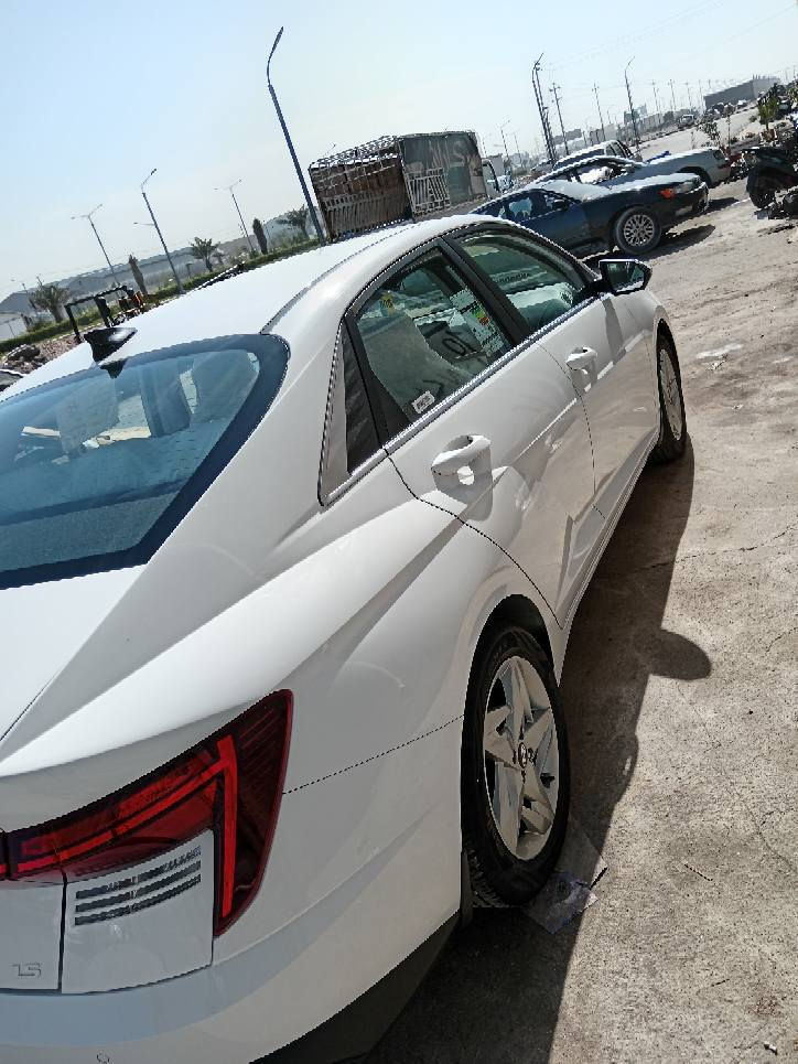 السلام عليكم اكسنت موديل ٢٠٢٥ فول كفاله ماشيه ٢١ الف مكان البصره *********** سعره ١٥٠ بيها مجال البصرة, العراق
