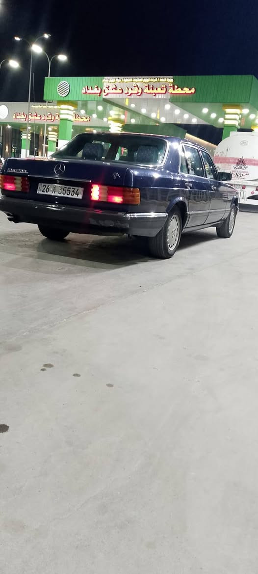 السلام عليكم مرسيدس ريأسي موديل ١٩٨٧     حجم ٥٦٠كامل مواصفات تبريد ثلج كهربائيات كل كامله تخم تأير جديد صدر امامي وخلفي جديد رقم دولي صلاح دين بأسمي المكان بغداد الشعب السعر ٦٠ورقه رقم التليفون ***********
