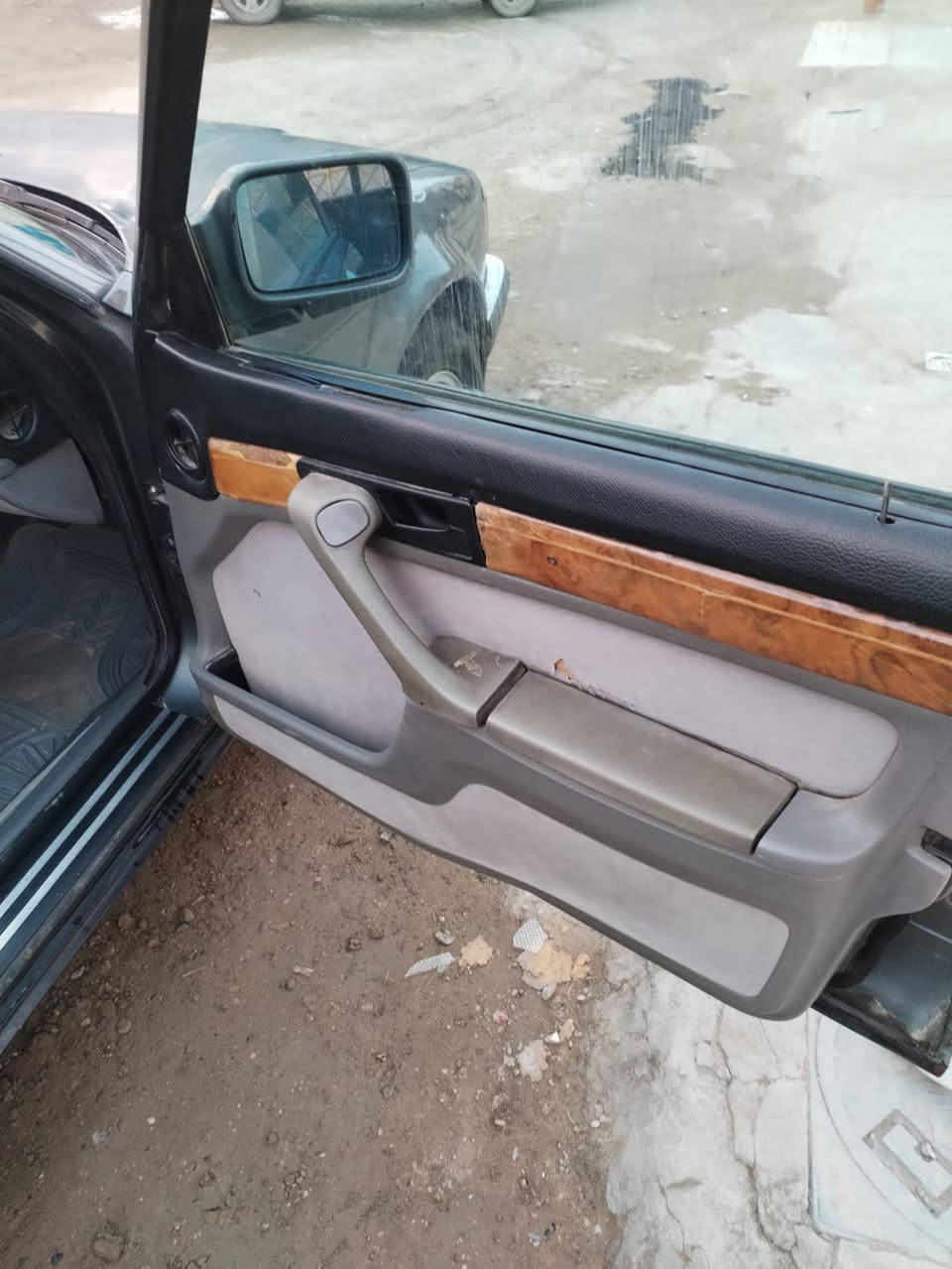 للبيع بي ام حجم 735 بغدادموديل 91 رقم انكليزي سنويه جديده سعر 40 $ موبايل *********** تحويل ثاني يوم رقم دولي سنوية مجددة هزة جديده   محرك وكير مكفول لا ضربه ولا تبديل  ولا خياس  حدادية امامي خلفي نضيفه كهربائيات كله شغالة  عله بلادهه تخم تاير ويل جديد  دواخل نظيفه. تدفئة شغال مكاني بغدادموجود واتساب
