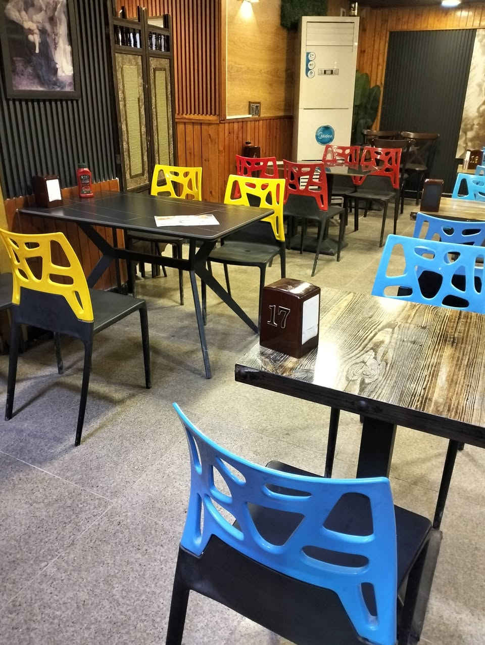 السلام عليكم 

كراسي  مستعملات للبيع العدد 50 نضيفات كلش قبل شهر اخذتهن عضم عاج الموقع بغداد شارع فلسطين للاستفسار

***********
