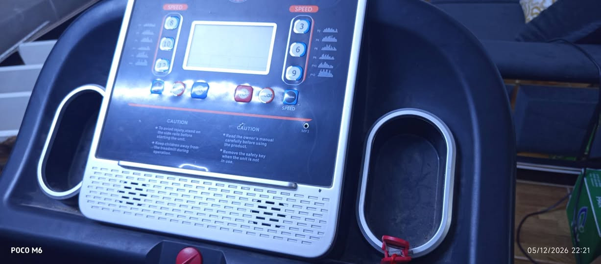 للبيع جهاز مشي (Treadmill) مع حزام هزاز
يا شباب الجهاز نظيف وهيكله قوي، بس بي ملاحظة وحدة حتى أكون صريح وياكم:

الحزام الهزاز: شغال طبيعي 100% وما بي أي مشكلة.

المشي: الجهاز يشتغل ويتحرك بس ورا 20 ثانية بالضبط يفصل (يطفي برمجياً).

الحالة: المطور والميكانيك مالته سليمات جداً، والخلل محصور بالبرمجة أو بورد الشاشة فقط.

موجود خاصية MP3 تشغيل الاغاني

البيع على وضع الحاضر للي يعرف يصلحه أو يستفاد من الهزاز مالته.

السعر: [125 الف بيها مجال]

الرقم: [***********] آسيا
