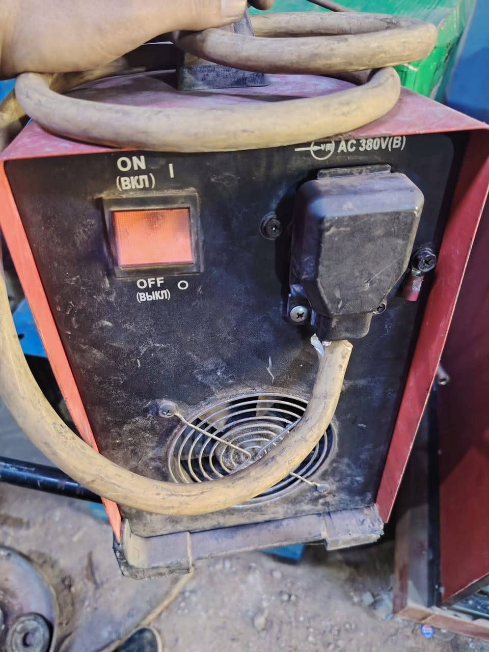 السلام عليكم
ماكنة لحام ايدون ٤٠٠ أنبير أثري فيز السعر ١٧٥ ألف 

ماكنة لحام لورينزو هولندي ملف نحاس جديدة السعر ٨٠ ألف 

مكص بليت السعر ٥٠ ألف 

كوسرات طيارية عدد ٢ سعر الوحدة ٤٥ ألف 

كوسرة ثابتة الحجم الكبير صيني موسسة بلادي ثري فيز السعر ١٧٥ ألف 

دريل شحن مع بطارايت عدد ٢ وشاحنة السعر ٢٥ ألف
دريل كهرباء طوبه ١٣ ملم السعر ٢٠ ألف 
دريل كسار السعر ٩٠ الف 

مكاني بغداد شارع الكفاح 

***********
