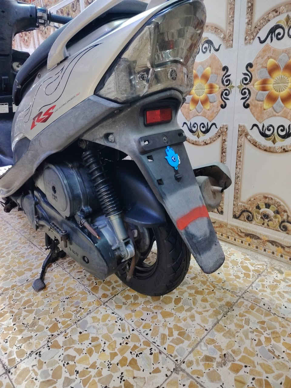 السلام وعليكم دراجه ماكس عدله سرعه 120
الدراجه مكفوله كفاله عامه لا ضرر ولا شي
دراجه متروكه،بالبيت السعر 800 وبيه مجال حك الجيه
عنواني بغداد مدينه الصدر الحميديه رقم الهاتف ***********  اتصل وتدلل
