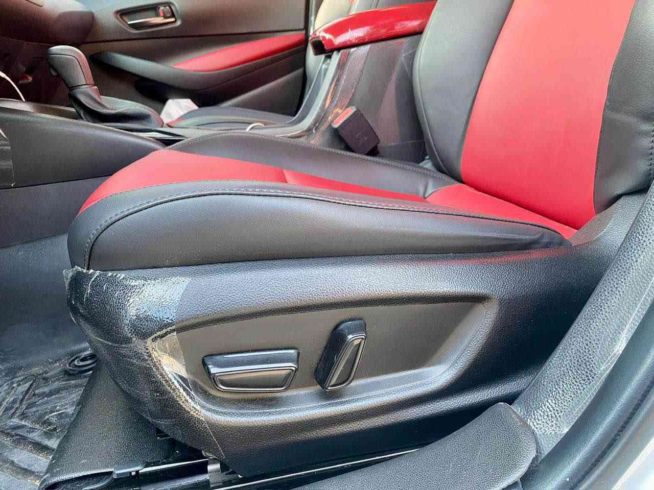 سەیارەکە بێ سبوغە ٣٠ هەزار رۆیشتوە فول فول مواسەفاتە کوشن جلدی کارەبای و شاشەی خەلفی
تەنها دو قۆپی لە سەقفی هەیە داوای ١٧٠$ وەرەقە و مەجال بۆ زانیاری زیاتر پەیوەندی بکەن بە *********** أربيل, العراق
