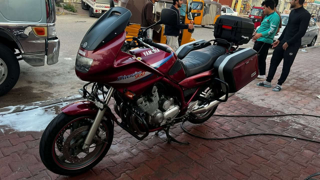 سلام عليكم 
للبيع ياماهه دفرسون 
دراجه بعده بوضع الشركه ومكفوله كفاله عامه 
دراجه مزوده جنط ودروعه
 وماسك جهاز وحاملت مي 
وشاحنه ولايت زنون اصلي 
دراجه جاهزه وكامله
 ملاحضه الدراجه بدون رقم فقط مكاتبه 
مكان الدراجه بغداد الحسينيه الراغب بشراء يتصل ***********
