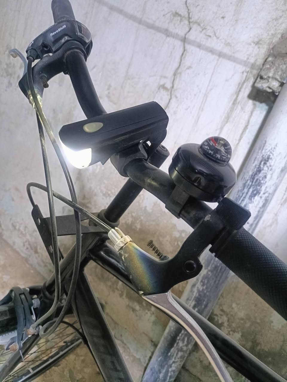 بايسكل  ياباني
Office press ماركة
نظافة 96 بالمية 
حجم 26
كير 7 سرعات شغال
ملحقاته لايت وجرس 
العنوان حلة حي الامام
سعر 200 وبي مجال بسيط


**إذا كنت صاحب هذا الإعلان وتريد حذفه لأي سبب، رجاءا أرسل رسالة إلى الدعم الفني**