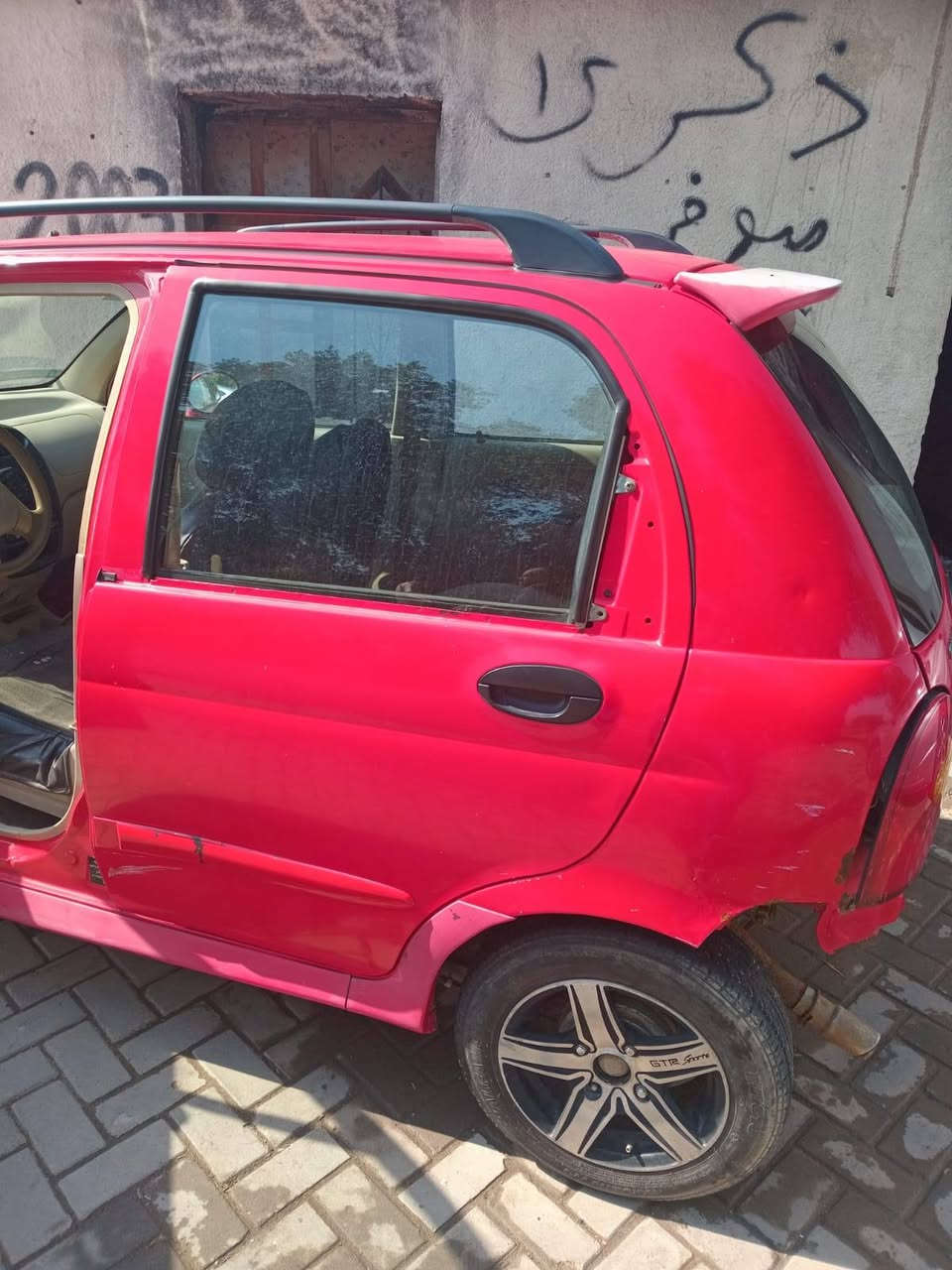 سيارة كيوكيو موديل١٣
بيها نقوصات دعاميه خلفيه  وصدر 

*********** السعر ٢٥ وبيهه مجال
