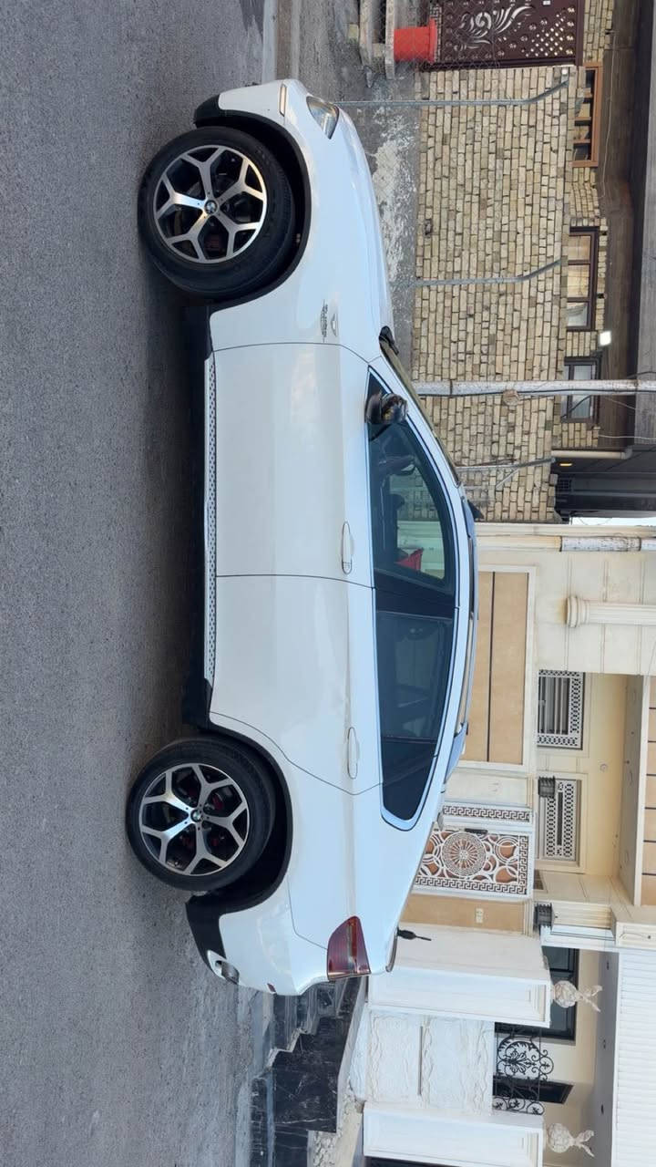 BMW X 6  2009
مكينة 3500 سوبر  ( كاز )
فول مواصفات 1/1 مكفولة من الضربة بصمة تشغيل 
4 بيبان بصمة بيبان شفط جنطة كهرباء 
داخل دم الغزال قمارة كنتارة كشنات كهرباء جوبلس 
كشنات ميموري خزن 
فتحة سقف مري شفط 
جوبلس  تخم تاير مع الويل جديد 
لايتات زنون 4  وضعيات قيادة 
شفتات بالاستيرن تحكم ستير مثبت سرعة بالاسترين تدفىة بالاستيرن بيهة بعد هواي مواصفات 
 السعر ١١٨ وبيهة مجال ماكو هيج موصفات ونضافة بهيج سعر 
للاتصال *********** بغداد, العراق
