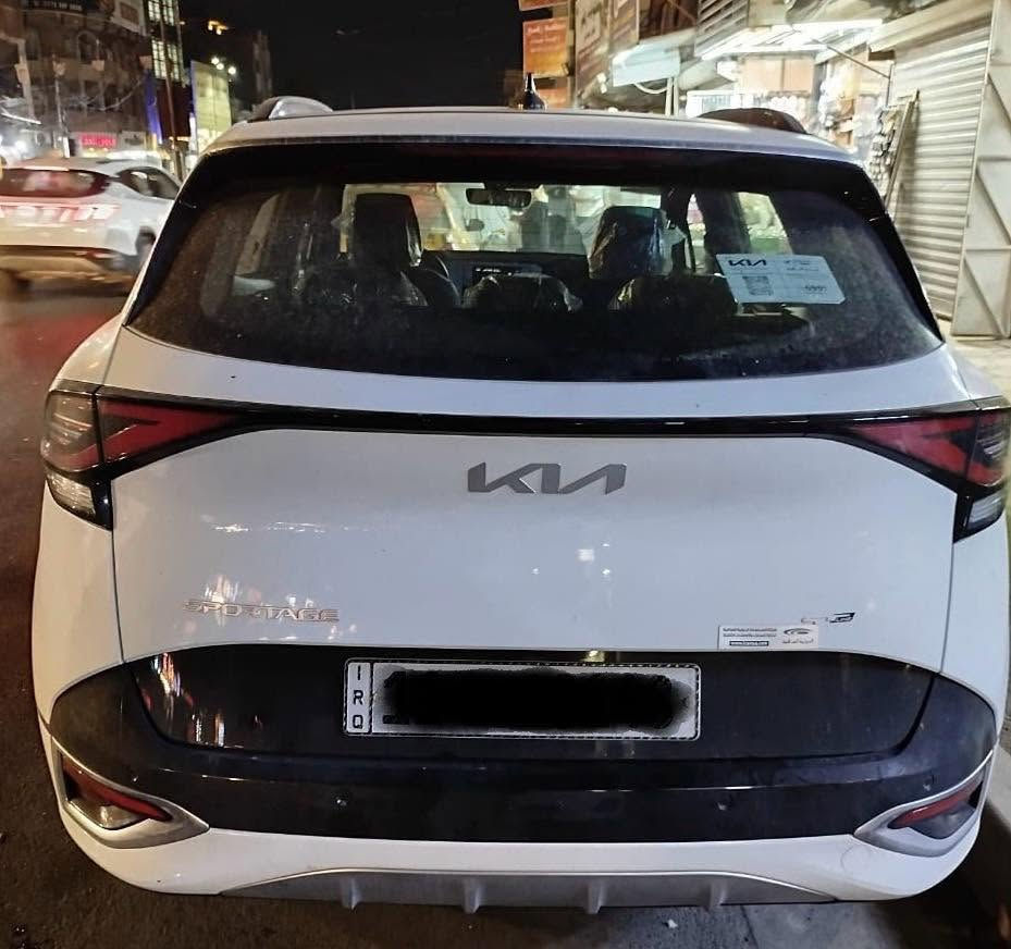 سبورتج  GT LINE
2025
(جيتي لاين )فول 1/1
ضمان شركة الدوليه بعدها بلضمان بيها 8 تبديلات دهن سياره ماشيه بس 4 الاف  
- وارد خليجي 
‏‎ - بانوراما 
- بصمتين
‏‎ - سعة المحرك 2.0L
-‏‎ مرتبط بناقل حركة أوتو 6 نمر
‏‎ - عدد AIR BAG6
‏‎ - حساسات أمامية 
‏‎ - حساسات خلفية
‏‎ - لايت زينون + LED
‏‎ - كشافات 
‏‎ - بك لايت LED
‏‎ - ويل كب 19
‏‎ - قبضات أبواب من الألمنيوم
-‏‎ اريل نفكيشن
-‏‎ تشغيل عن بعد 
‏‎ -فتح الصندوق كهرباء ذكي 
‏-‎ دشبول شاشة 
‏‎ - شاشة ابل كار بلي واندرويد اتو
‏‎- كاميرا دوارة
‏‎ - المقاعد جلد اسود 
‏‎ - تدفئة المقود والكشنات الأمامية + تبريد الكشنات الامامية
‏‎ - مثبت السرعة Cruise 
- الأوامر الصوتية
‏‎- أوضاع القيادة  Drive Mode
‏‎ - فحص أنظمة السيارة 
‏‎ - حساسات ضغط اطارات 
‏‎ - شفتات مقود
‏‎ - هاند بريك بصمة 
‏‎‏- ABS 
‏‎‏ - Auto Hold    أوتو هولد
‏‎‏- ISO Fex        ايزو فكس
‏‎- نظام مانع الانزلاق
‏‎- نظام نزول المنحدرات 
‏‎- اشارة في المرايا الجانبية
‏‎- مخرج منفذ الطاقة 
‏‎‏- حساسات كامله داير السياره 
شاحن هاتف لاسلكي 
رقم بغداد جديد دولي شرط التحويل 
مكان :السياره بغداد
الرقم : ***********

شخط مابيها اعتبروها حلالكم بس لحد يكسر بسعرها فضلاً وليس امراً وبخدمه الجميع .

