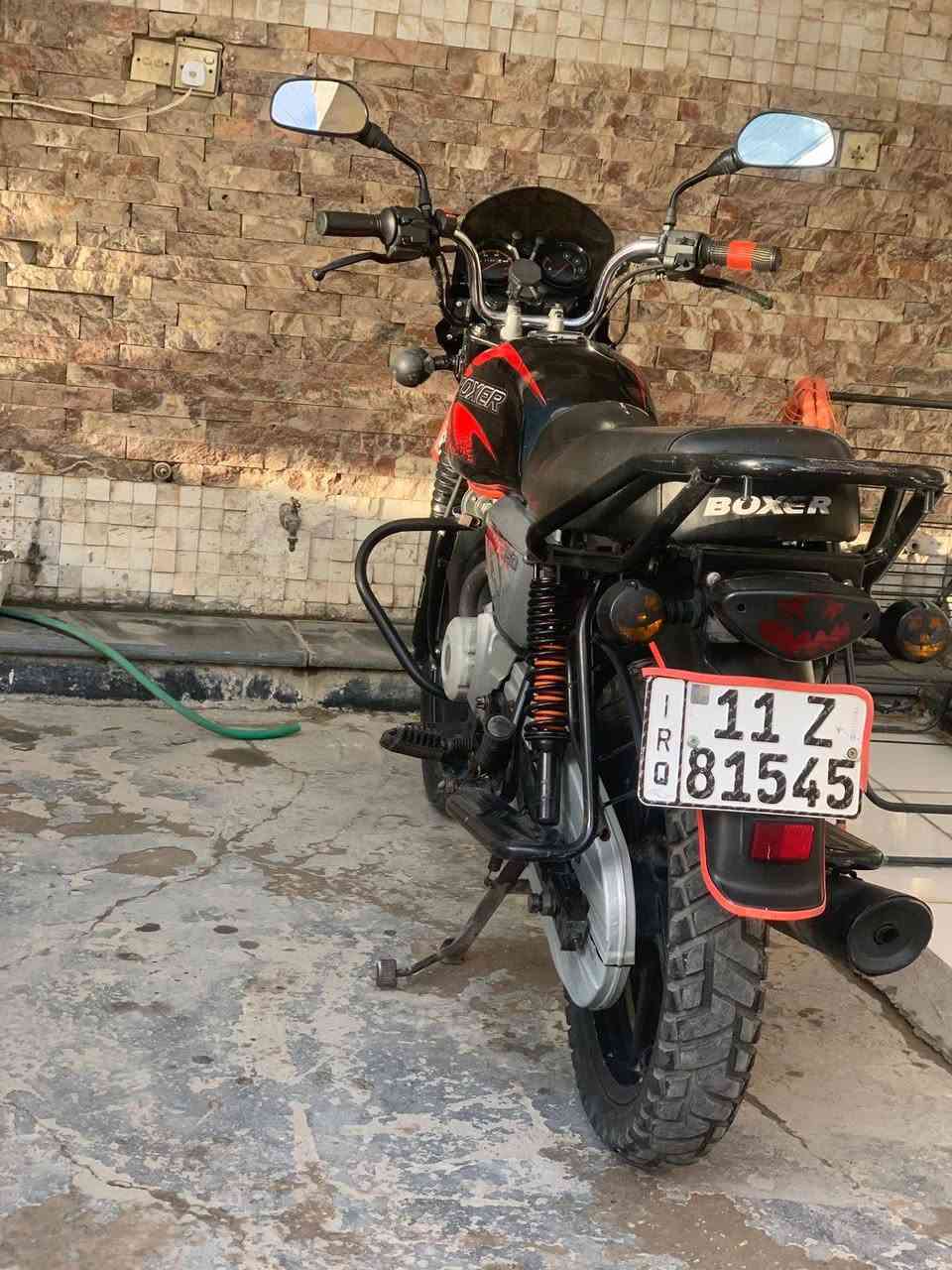 السلام عليكم :
بوكسر 2023 مرقم انكليزي لوحة وسنوية شرط التحويل 

ماشية 22 الف دراجة ماناقصهة أي شي 

زنجيل بنزات دسكات كلجات كله جديد 

دراجة بيها خيط تبخير بس خير من الله شلعة ومعدل 
2,100 وبيها مجال الطيبين 

مكاني بغداد رئاسة المعلمين قريب عل مشتل
*********** متواجد عل خط وعل واتس اب
