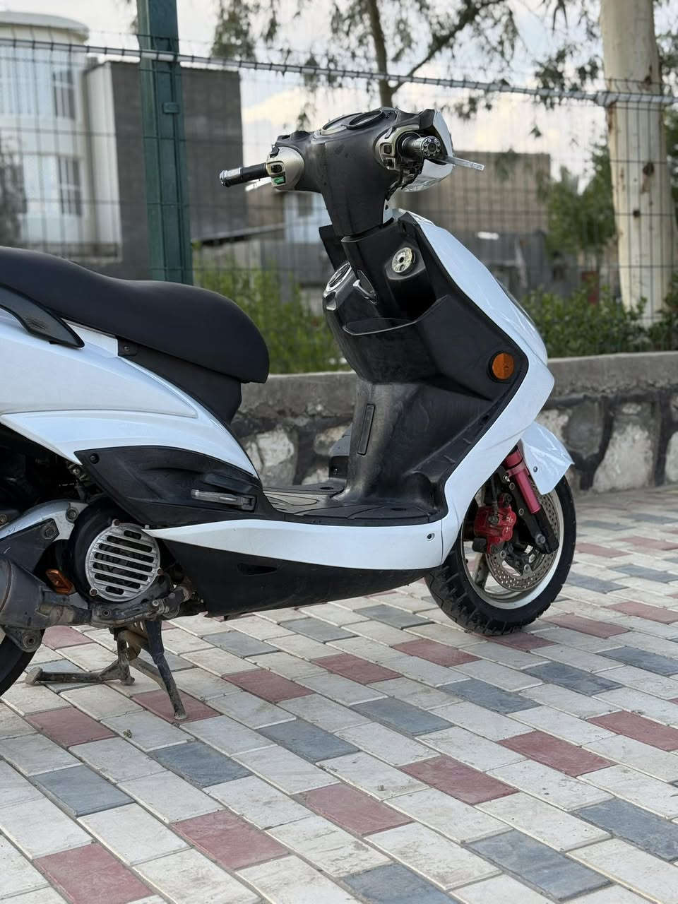 سلام عليكم للبيع سكنز فحل طلاعات(gold) مكينه بلاديه بيه تزويد خفيف صدر كرزي (ncy)..ويدات بريك .وقطره .وقبق فلاوين .لايت زنون اصل .مديل 2011  السعر مليون وبيه مجال ..***********. مكاني نجف كوفه
