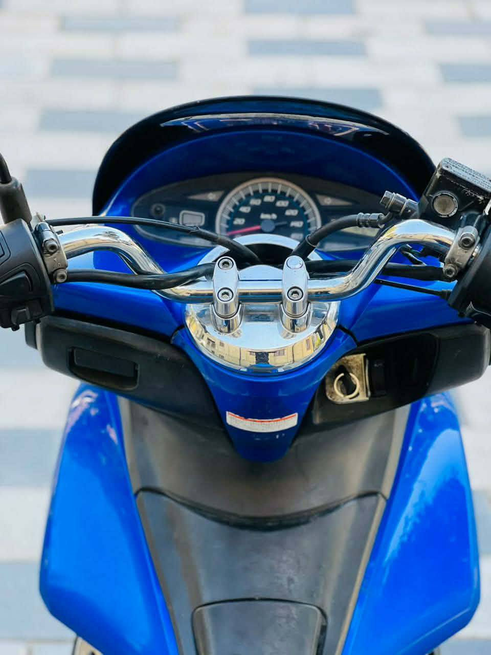 السلام عليكم للبيع دراجه pcxجيل الاول مديل 16 دراجة مال رمبه ماخذها رمبه الدراجه وأعلى ايدي ياباني الاصلي دراجه جديده مال جناي وعلئ ايدي لون مميز 
ياباني الاصلي دراجه كامله أستان كهربائي حساس ازدحام حرف دراجه جديده الدراجه مكينه لوك شلعه معدل خير من اللّٰه دراجه تكول جديده بمعنئ الكلمه واحلا من الصور مال جناي المكان بغداد الكرخ دراجة مكفوله اي نقص مابيه السعر مليون و٣٥٠الف الأتصال على الرقم ***********

ا بغداد, العراق
