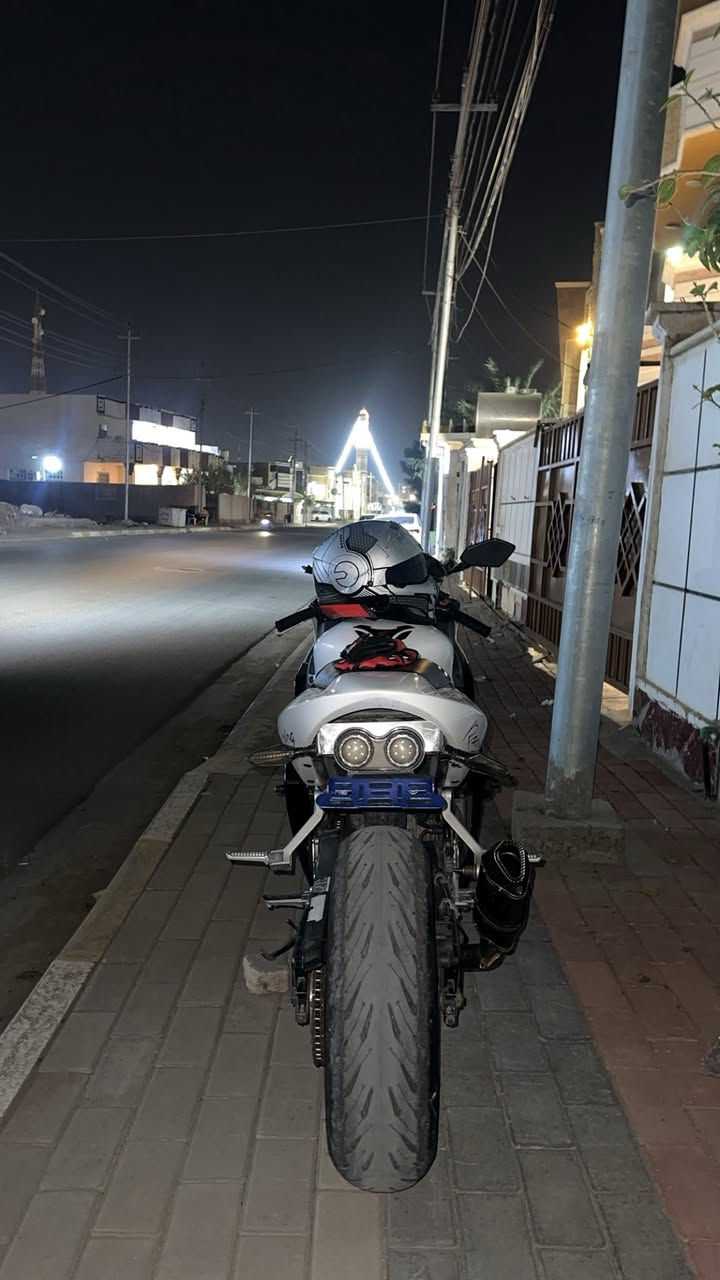 هوندا F4i للبيع بيها كمرك واوراق ما مرقمة السعر 25 مكانها الرمادي
واتساب فقط 

+964 783 117 6469


**إذا كنت صاحب هذا الإعلان وتريد حذفه لأي سبب، رجاءا أرسل رسالة إلى الدعم الفني**