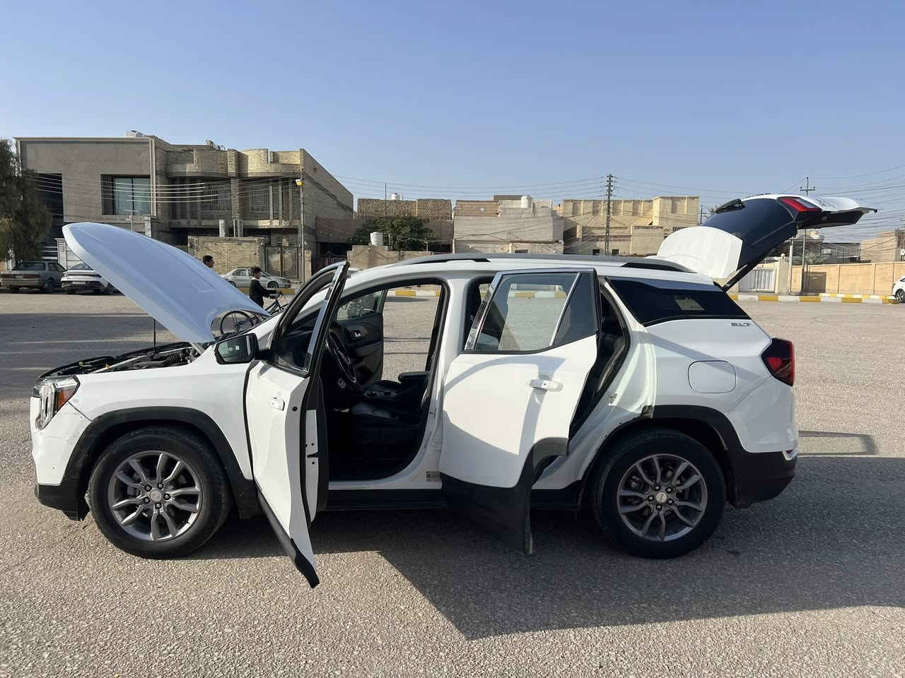 للبيع جمسي تيران موديل ٢٠٢٢ رقم بغداد مشروع وطني
المواصفات
فئةSlt 
كشنات جلد تدفئه كهربائيه
ستيرن تدفئه
جنطة كهربائيه
أربع كامرات أمامي وخلفي وجانبي
رقم الشاصي مرفق بالمنشور لغرض مشاهده حادث أمريكا
للاستفسار اكثر الإتصال
***********
