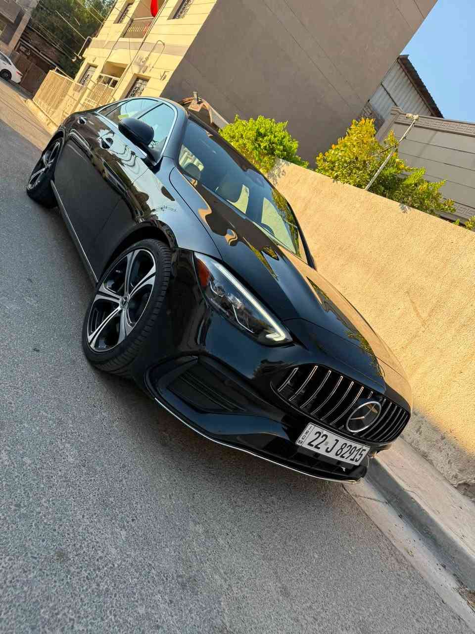 السلام عليكم للبيع فقط 
فقط بيع بدون مراوس 
مارسدس c300 . 2023 
فول مواصفات واضحه بلصور 
ماشيه 40 mi 
حادثه بسيط جدآ 
فقط بارد جاملغ وبنيد واهنا صار بيها بارد 
جاملغ خلفي وقبغ جنطة مبدل لون بلادي 
ايرباك سستم راجع صفر مسج
 رقم بغداد تحويل مباشر 
السعر مناسب جدآ حسب خواته والحوادث 
سياره بدون صبغ 
العنوان بغداد . كم سارة 
*********** 
شكرآ لتعاونكم واعتذر عن عدم الرد على المسجات فقط اتصال
