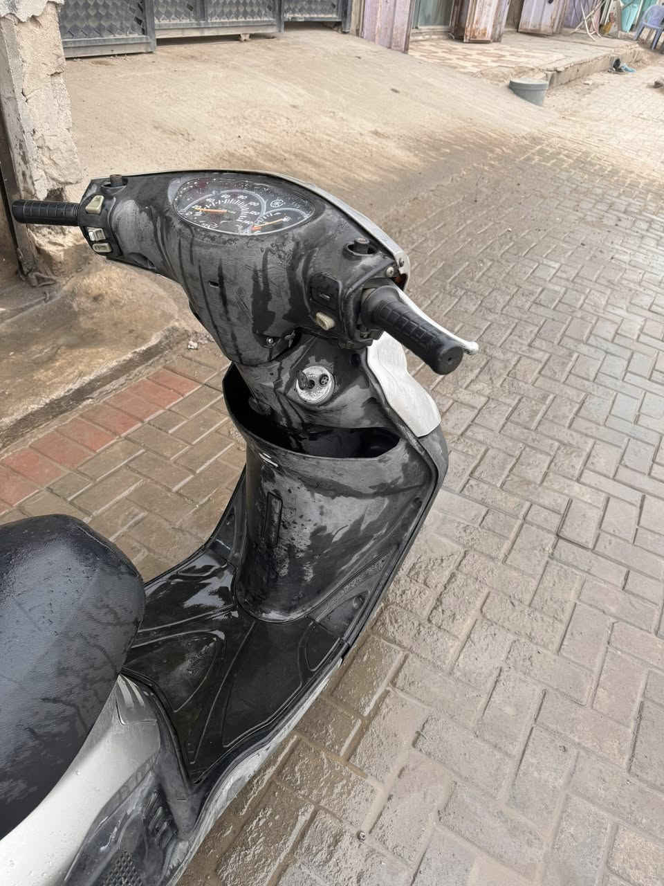 سلام عليكم شباب بريز نضيفه دراجه مجفته مره وحده وكبريتر تجاريه بس دراجه حلوه ونضيفه عنواني حي اور هاذه رقمي خابر وبل خدمه ***********
