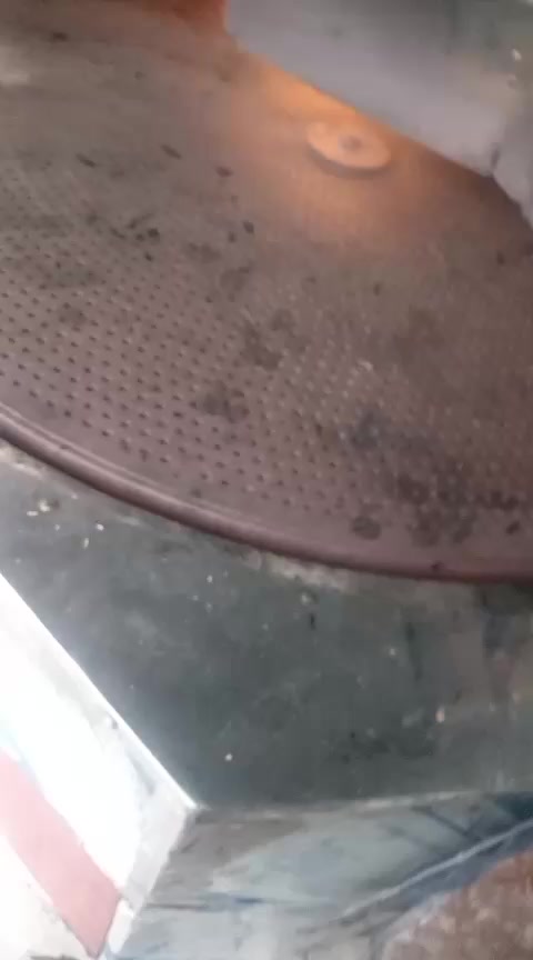 السلام عليكم 
فرن للبيع كما موضح بالفيديو 
كافة الملحقات موجودة يعني تشتريه وگبل تشغلو 
للاستفسار أكثر الإتصال على الرقم ‏‪***********‬‏
او علق بتم لمعرفة التفاصيل .
