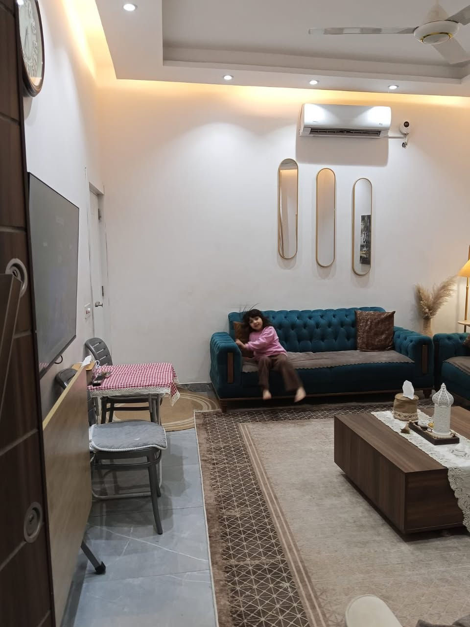 السلام عليكم
يستمر مكتب مسكنك للعقار بتقديم
افضل العروض المناسبة إلى الزبائن الكرام
🔹بيت حديث للبيع مساحته 82 متر
🔸الواجهة 6.75 متر 🔸النزال 12.25متر
🔹يحتوي البيت على (صاله -ومطبخ -3غرف نوم وخدمات)
🔸موقع البيت / البنوك مربع التربية قرب شارع النداوي 
🔹للاستفسار أكثر مراجعةمكتب مسكنك للعقار 
الواقع /البنوك شارع المطاعم مقابل بن رضا علوان
أو الاتصال على الرقم ☎️ ***********
