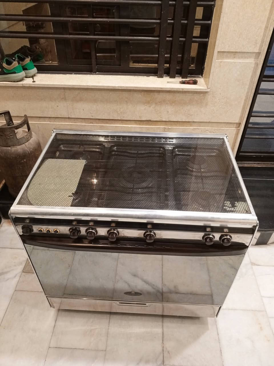 السلام عليكم طباخ كريازي البيع
بغداد مدينة الصدر سعره 250 وبي مجال حك الجية
كما واضح عندك بل فيديو شغال وكل نقص مابي
رقم الهاتف ***********
