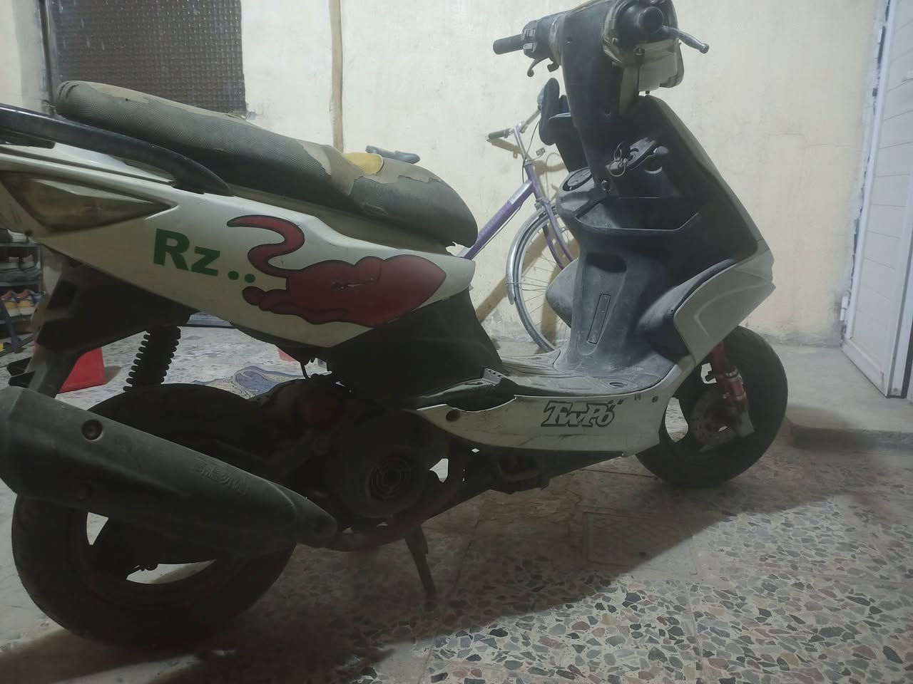 السلام عليكم دراجه ماكس مضلع البيع ناقصه سلف تاير خلفي شوته مكينه ما مفتوحه مزوده صلنصه دبلات اماميه خلفيه كضرات رياضي نضافه 80/ إذا تغسله تطلع أحله سعر280بيها مجال ***********
