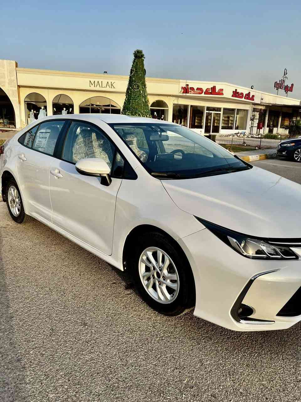 كورلا 22 بانزين ساز
ماشية 61 الف
بيها تبديل بنيد 
السعر 140 وبيها مجال بسيط 
***********
