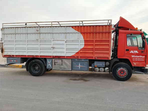 سياره للبيع فالفو موديل 91 ماكينه اف 11  سياره باسمي شرطه تحويل السعر150ورقه العنوان موصل اي استفسار هذا رقمي ***********
