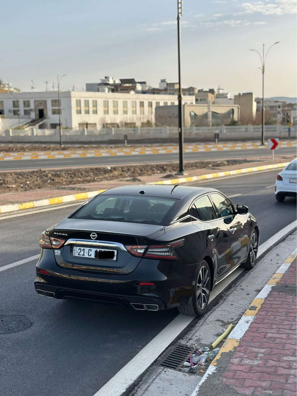 NISSAN MAXIMA 2020. S

مواصەفاتەکانی 
شەغال ، تحدید سرعە ،ڕادار ،ئۆتۆ ستۆپ ، کوشن کارەبا بەسمە ،شاشە ،کامێرە ،ماپ وکارپلەی ، دوگمەی سپۆڕت و تراکشن کۆنتڕۆڵی هەیە 🚀✅

یەک پارچە کلێرە ( تەنها پەمپە ) دوو پارچە گۆڕاوە بە بیلاد بێ ناوگرتن ✅ ، ئێرباگ بەس سوکان تەقیوە بیلادی دانراوەتەوە
گێڕو مەکینەی نەکراوەتەوە بەشەرت ✅

گێڕ ، مەکینە ، تەبرید ،تەقەو ڕەقە،  کارەباییات هەموو گیانی بەشەرت لەسەر دەقی بیلادیە هیچ مەسرەفی تیانە ✅

سەنەوی تا ٢٠٣٠ تازەیە تەحویل و وەکالە بەشەرت ✅

52000 مايل ڕۆشتووە ✅
سعری 127 گەڵا و مەجالێکی کەم 

ژمارە تلفون *********** السليمانية, العراق
