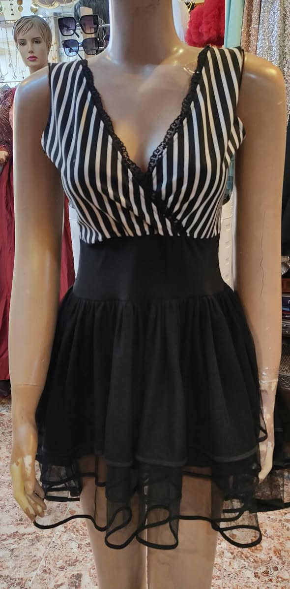 بس ب ٥٠٠٠ سعر الفستان ب ٥الاف
العنوان موصل ١٧تموز عمارة الحارث الطابق الثاني


**إذا كنت صاحب هذا الإعلان وتريد حذفه لأي سبب، رجاءا أرسل رسالة إلى الدعم الفني**