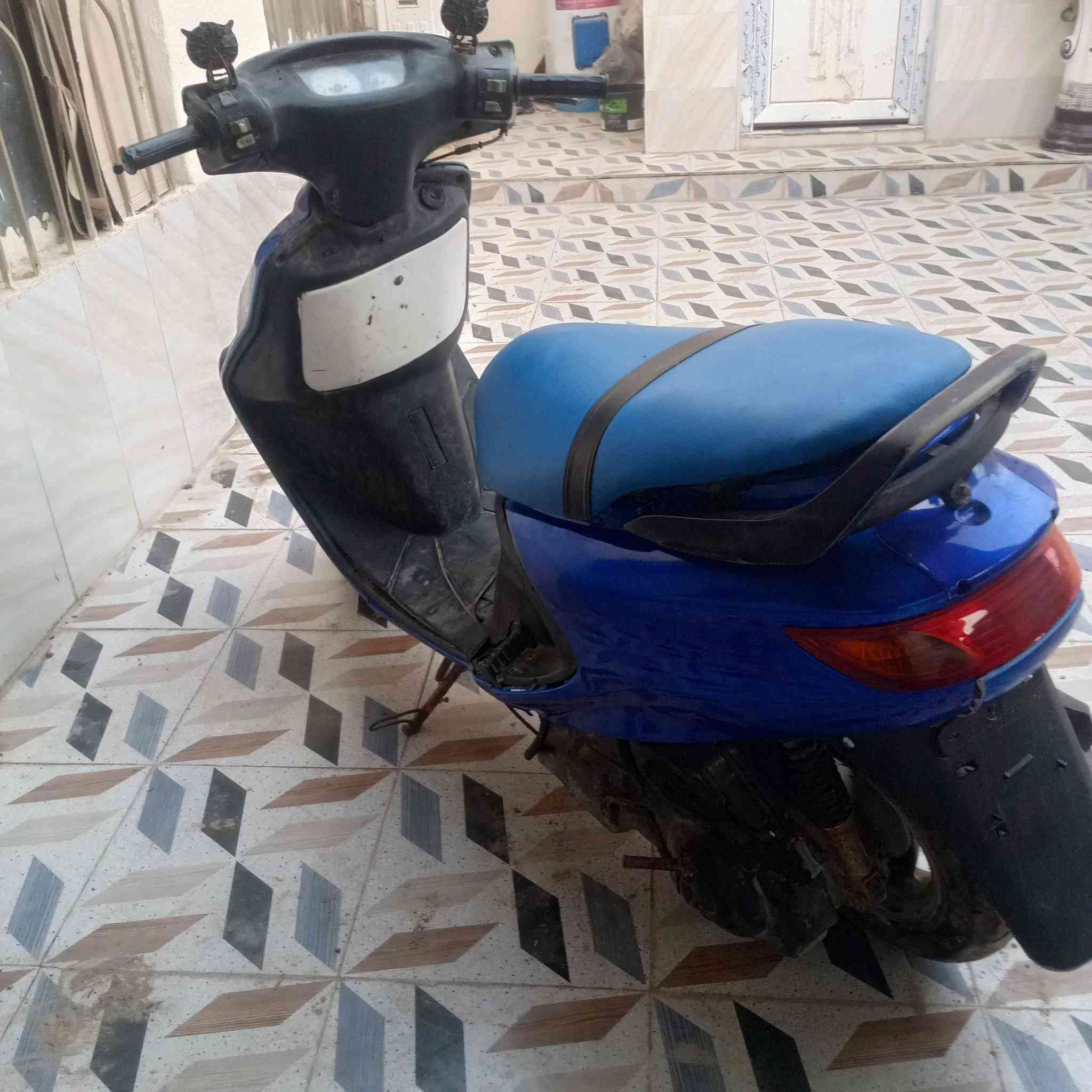 دراجه البيع فراشه سعر 300 الف هاذه رقمي *********** حي العسكري شارع العريض
