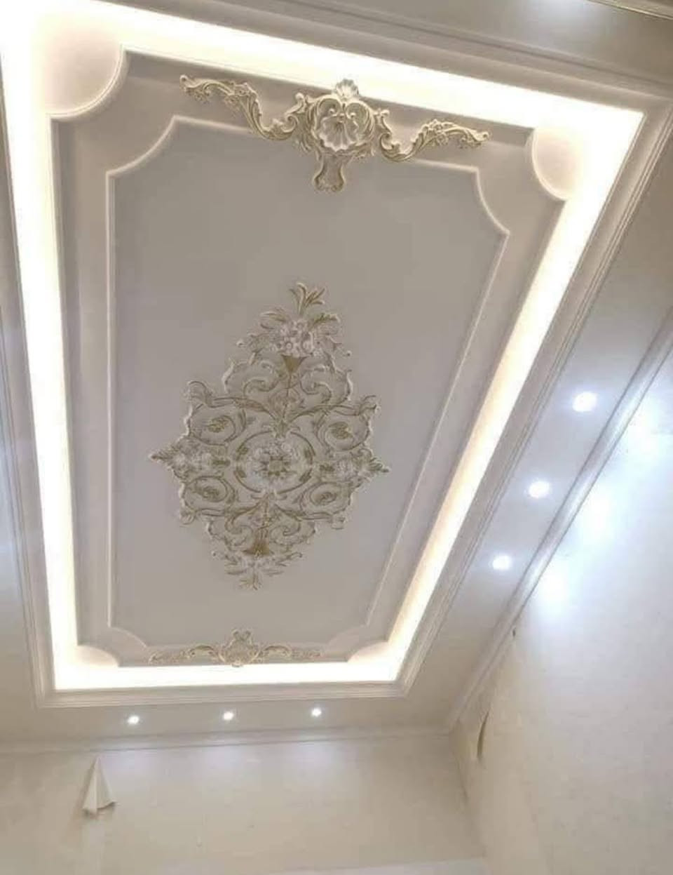 اسطه متفرغ 👤

نقوش مغربيه 💯
سقوف ثانويه ✨
ديكورات داخل و خارج 🏤🏯
صبغ داخل و خارج 🏛️🏢

***********
