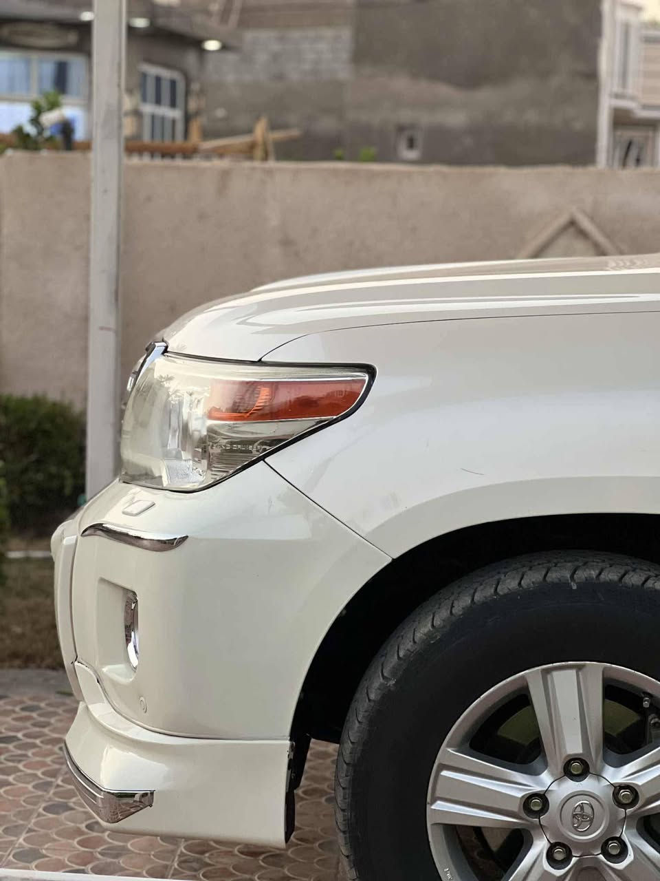 سلام عليكم عندي لاندكروزر موديل ١٥  افطيم محرك ٦ سلندر رقم بغداد الجديد السياره بيه صبغ السونار داخل ألمنشور تخم تايرات جديده حداديه بل جيس تبريد خير من ألله السياره فول مواصفات لايت زنون بيه هواي مواصفات ألسياره متواجده بغداد ألسيديه السعر ٣٣٠ بيه مجال بسيط رقم ألهاتف ‏‪‏‪***********‬‏ بيع او مراوس أبكوري
