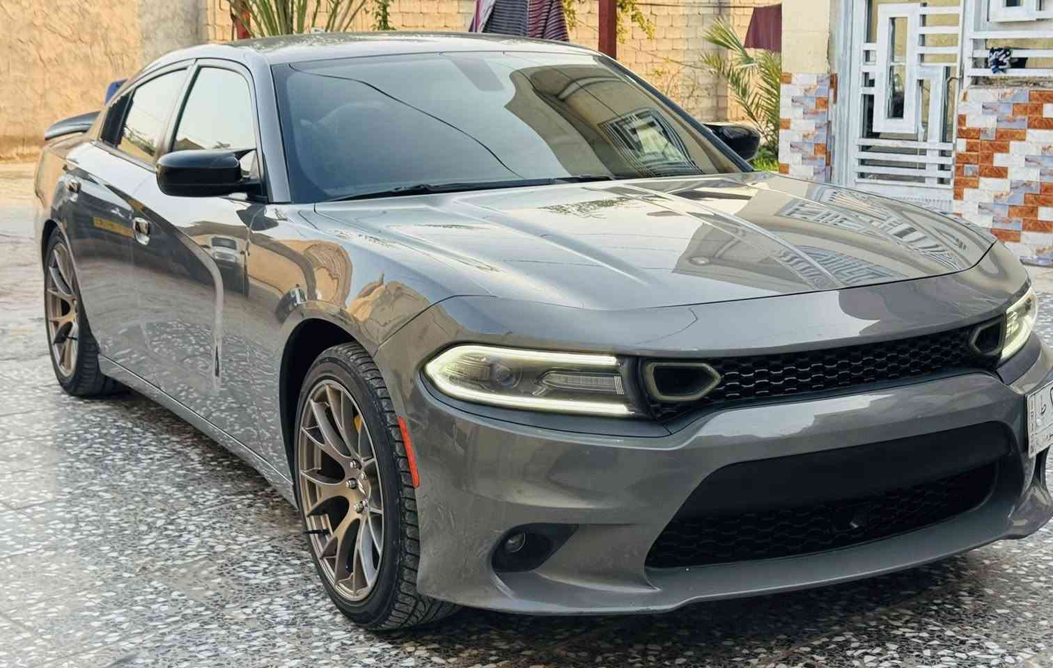 للبيع ***********السعر193
جارجر موديل 2017 أصل سمنتي رقم بغداد مشروع وطني ماشيه 119حقيقي  مواصفات SXT  محرك 3600بدون ايرباك حادثها ربع الجاملغ الخلفي فقط صور الحادث والسونار مرفقات بجم وحوض كبس السيارة جديدة جداً وجاهزة السعر193 مكان السياره كربلاء المقدسة
