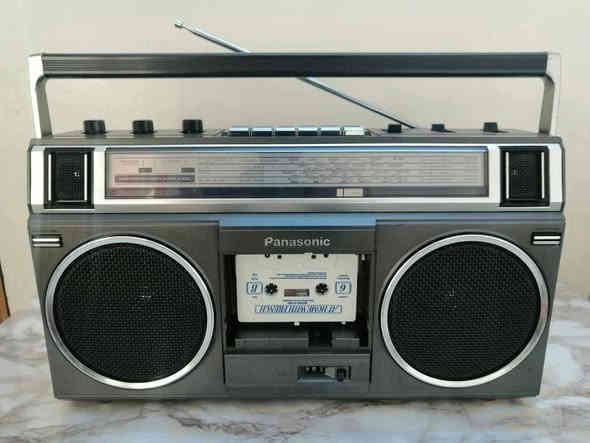 مسجل راديو بانيسونيك يابان  اف ام  جديد على وضع شركة السعر 100     يوجد توصيل كافة المحافضات الاتصال  وتساب ماسنجر        ***********
