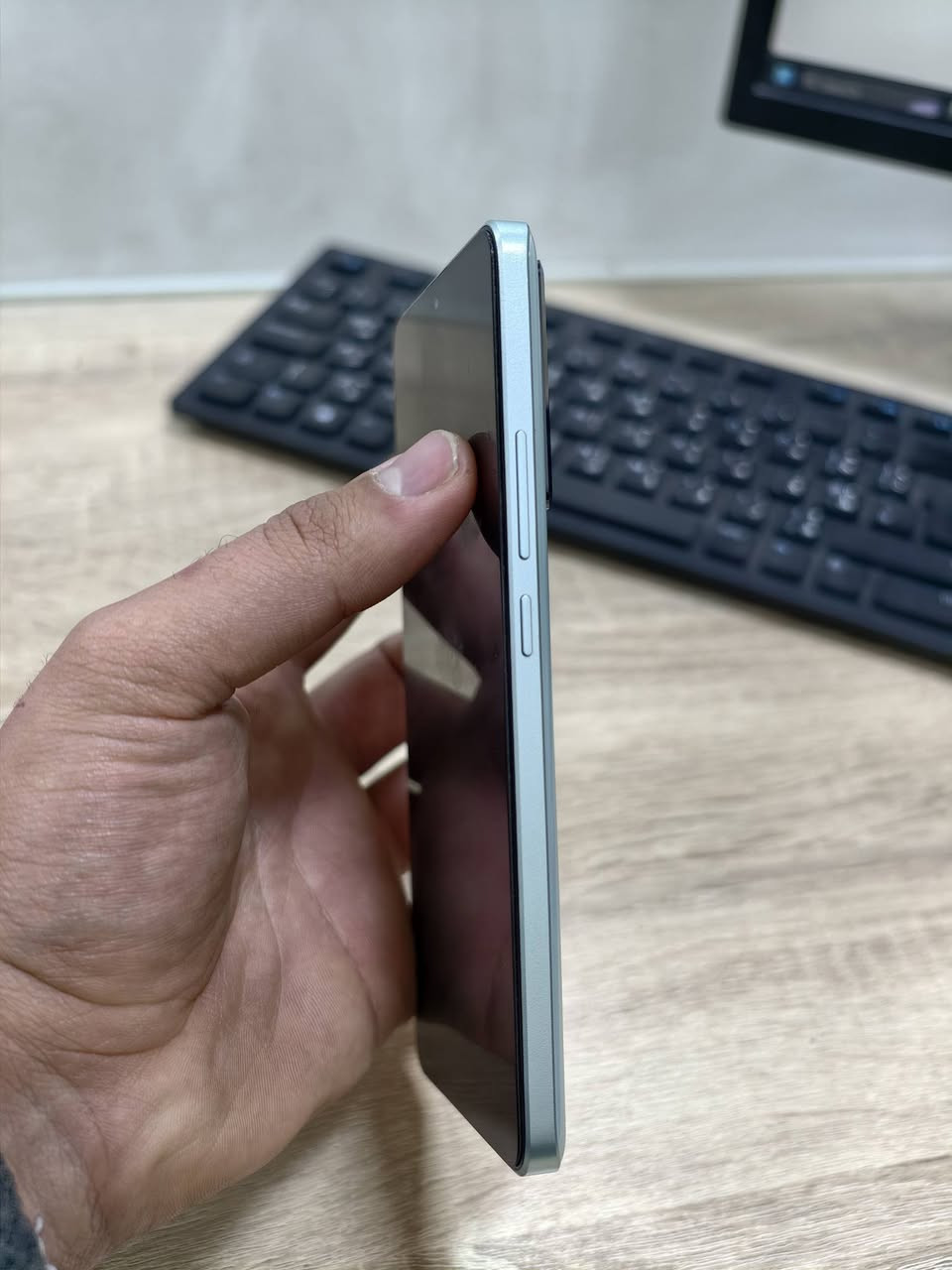 سلام عليكم
للبيع شاومي 13 تي برو 
لون مميز 
نظافة 100% 
الشاشة:6.67  - 144 هرتز - AMOLED
الذاكرة: 512/12
الكاميرا من لايكا :50 + 50 + 12 
المعالج:Mediatek Dimensity 9200 Plus بدقة 4 نانو
البطارية:5000 مللي أمبير - 120 واط
السعر 380 وبي مجال 
مكاني نجف توصيل جميع المحافظات
***********
