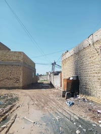 قطعه للبيع في شارع المدارس قرب محلات قاسم الدبي  المساحه ١٠٠ متر للاست...