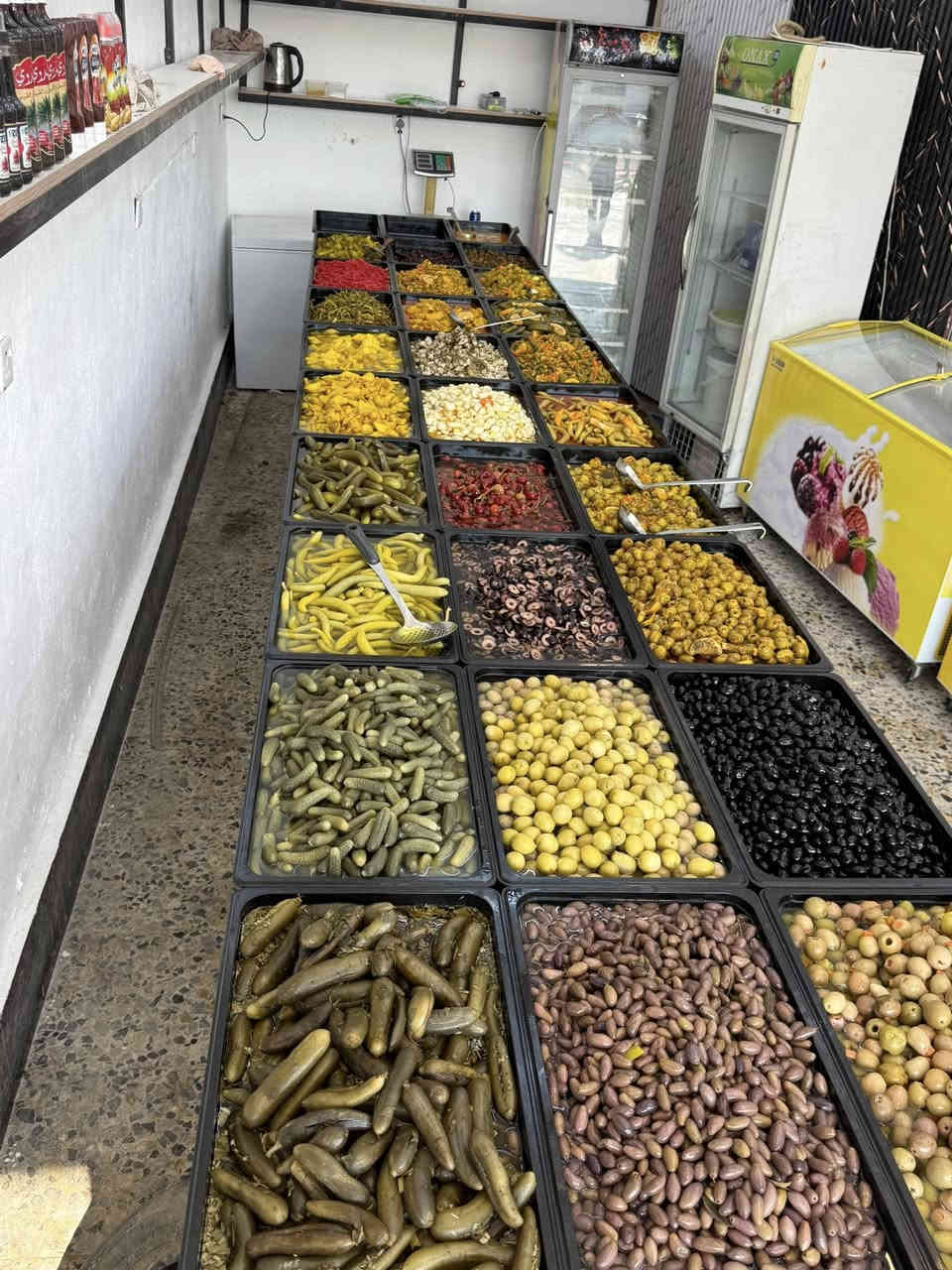 عله بركه الله تم افتاح طرشي ومخلات زيتونه الفرع ٢ 
السايد الواحد مقابل حمام الامراء 
طرشي بأنواعه عجين فلافل 🧆 عمبهً صاص 
راشي معاصرتي من الشجره للخلاط دبس الذهبي 
للستفسار *********** جهاد
