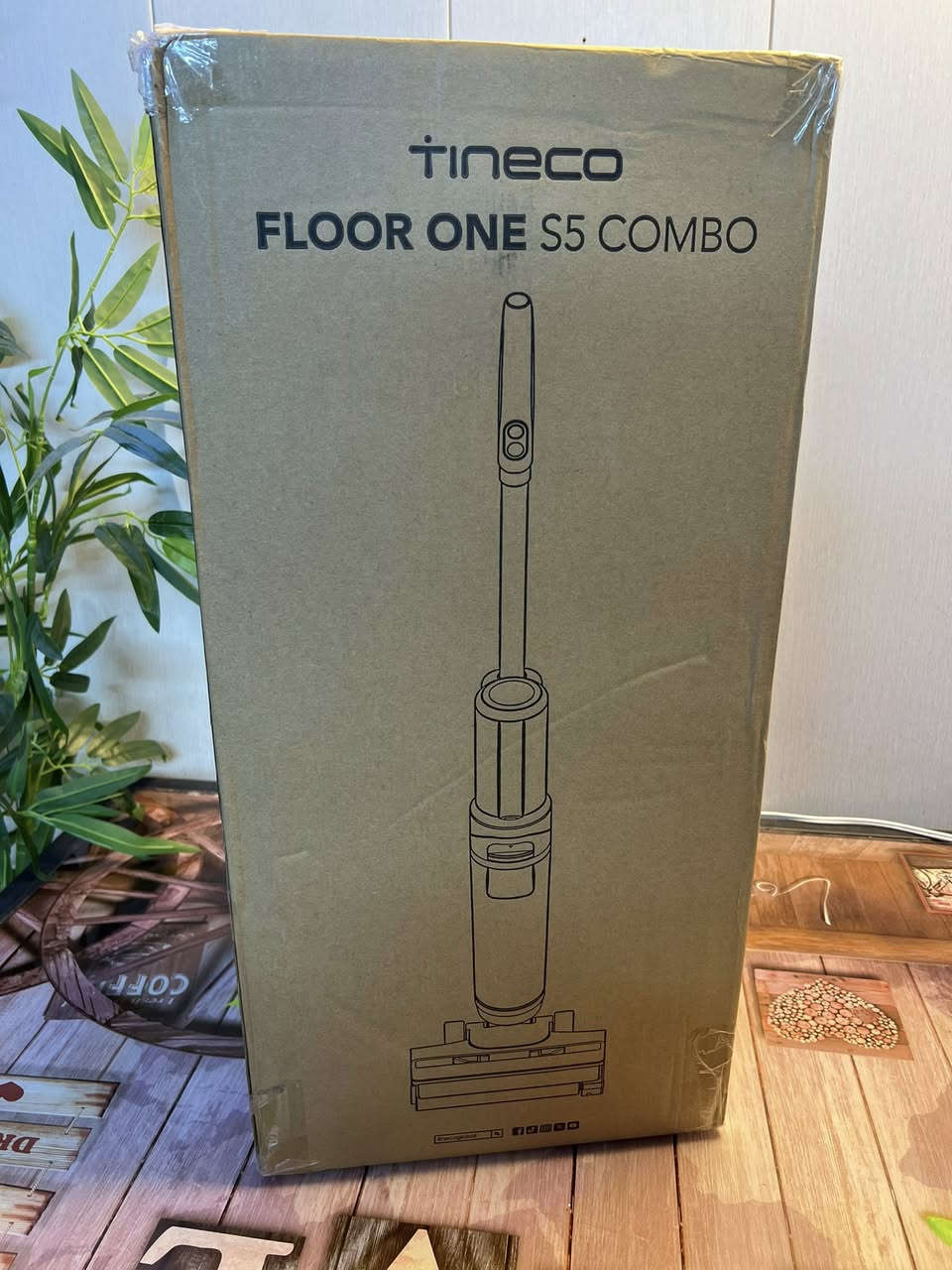 مكنسة تينيكو فلور وان إس 5 كومبو (Tineco Floor One S5 Combo) الذكية لتنظيف الأرضيات.تتميز هذه المكنسة بقدرتها على كنس ومسح الأرضيات في نفس الوقت.تعتبر جهازاً متعدد الاستخدامات يعمل على تنظيف الأوساخ الجافة والرطبة بكفاءة.تأتي مزودة بتقنية التنظيف الذاتي لسهولة الصيانة بعد الاستخدام: عجيبه تخلي الكاع تلمع لمع ،، وماكو اي اثر لاي حد ولا تخطيط بالكاع بعد المسح ، و سهله و خفيفه بالاستعمال
بالعافيه على تاخذها سعرها 250 الف


**إذا كنت صاحب هذا الإعلان وتريد حذفه لأي سبب، رجاءا أرسل رسالة إلى الدعم الفني**