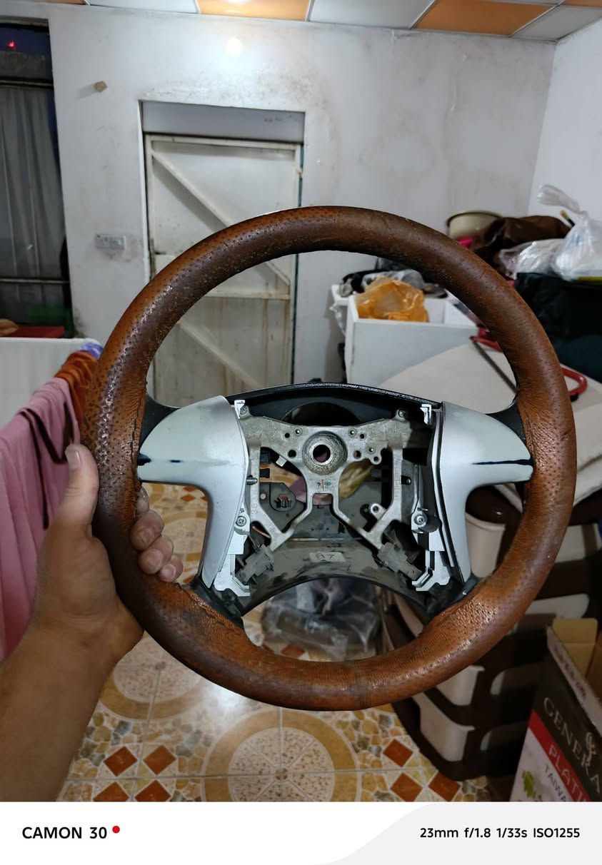 سلاوى خواى گةورة لة برايانى موسلمان
ئةم ئةشيايانة هةموى هى بيكاشؤية 
هةركاميكتان ويست لةخزمةتم هةمو ئةشياكان بةشةرتى بئ عةيبين تةنيا شاشةكان نةبي نازانم ايش دةكة يان نا
بؤ سعريش نرخيك بلين بةدلم بوو پيرؤزت بيت 
لة هةوليرم ***********
