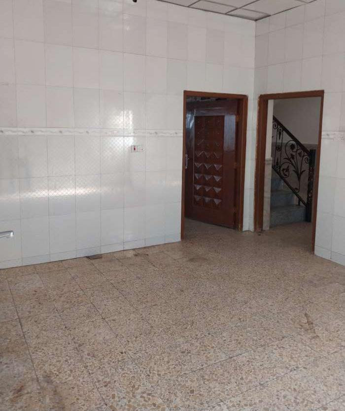 السلام عليكم يتوفر بيت للايجار في القبله حي القائم جسر المعارض 200 متر استقبال صاله مطبخ صحيات سعر 600 قفل الاستفسار واتساب***********
