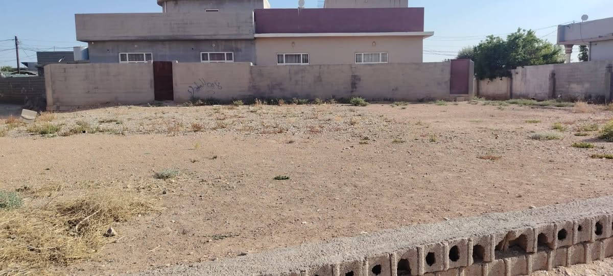 #اعلان بيع
#بيت للبيع  #مكلف بالنشر 📽️
#المكان قرية المرحلين شارع الحولي مقابيل سكلة محمد ستار ابوعقيل مباشر  بي غرف اثنين 5في4 وهول ٤في 8 ومطبخ 5 في 5 واستقبال 4 في 7 وبيتونه  جبيره وحوش تدخل سياره بيه وكدامه توجد  حديقه مسيجه والمساحه خير من الله   كذلك خلف البيت توجد قطعه تقريبن 300 م هم للبيع 
#الاتصال ***********
