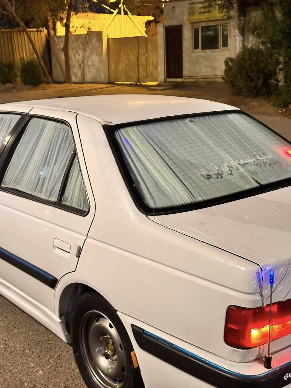 سلام عليكم ورحمة الله وبركاته 
# بردات تفصال جميع أنواع السيارات متوفر 
# متوفر ب الون الأسود والون الأبيض 
# متوفر الكبس والسحب 
مكاني النجف 
*********** 
توصيل محافظات موجود للباب بيتك
