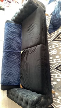 عندي تخم لبيع. 8مقاعد. ثنين  كبار وكرسين  كولش نضيف وتكمه  يعني الي يا...