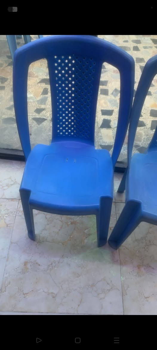 مكلف بنشر مال ولد صديقي صاحب مطعم كراسي عدد12وميز4 الاتصال على الرقم517511 07737 عنونان حريه دور
