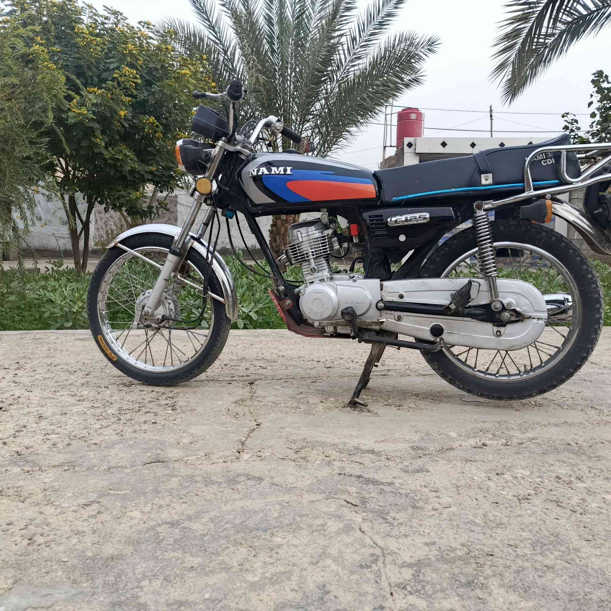 دراجه يراني متياز السعر 700العنوان ابو رمان قرب المشتل البانزين خانه ***********
