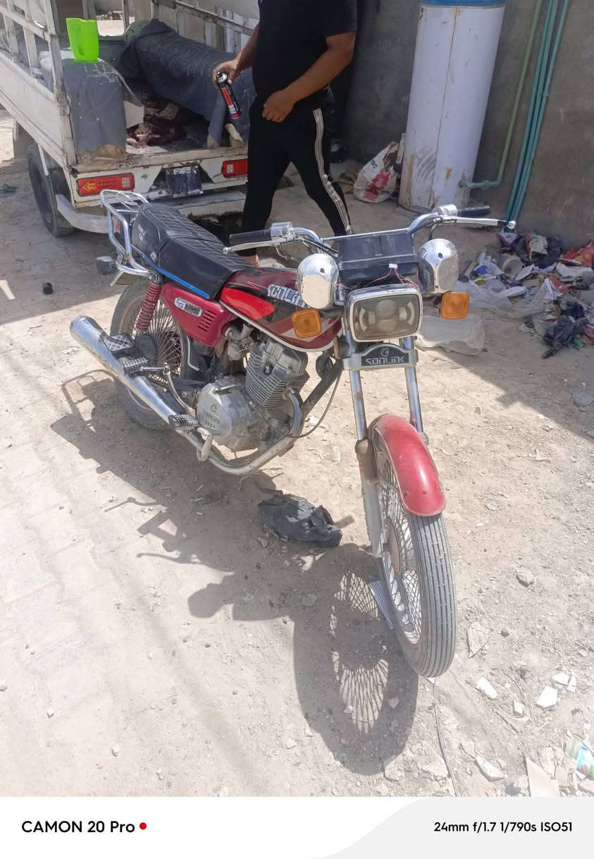 سلام عليكم دراجه للبيع  ظربت هندر ما مبدل بيه برغي دراجه وراق سكنر سعره 400 بيه مجال حك جيه ***********
